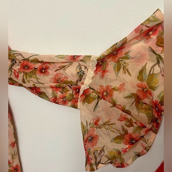 Disney Lauren Conrad Snow White Floral Lace Peasant top size medium - Picture 5 of 7